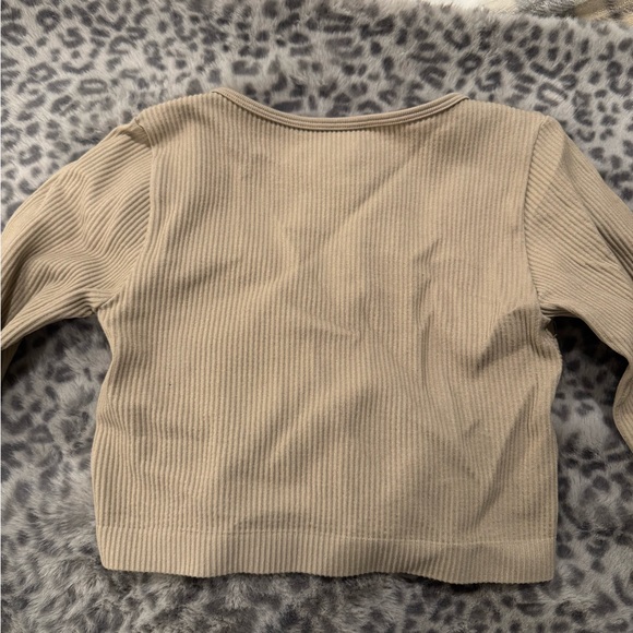 Tan garage long sleeve tight crop top. - Picture 2 of 3